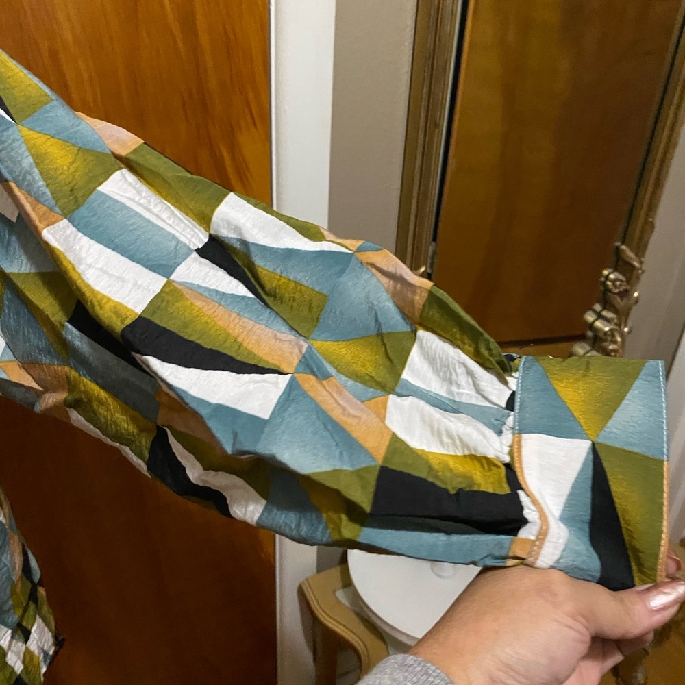 Geometric Patterned Women's Top - Picture 2 of 2
